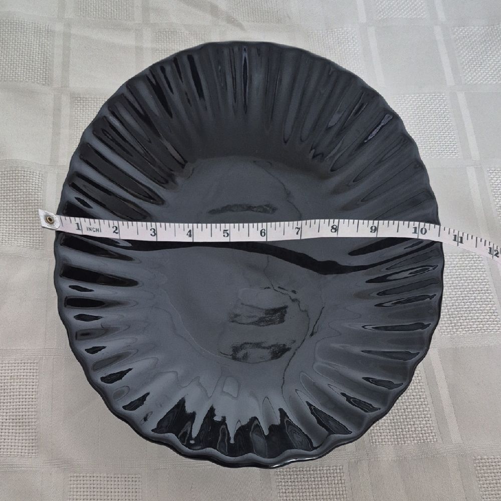 Elegant Black Serveware Bowl - Picture 5 of 16